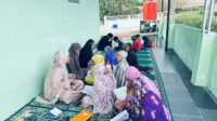 Anak-anak yang mengaji keagamaan bersama KPM Kelompok 19